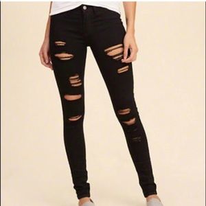nwot black ripped jeans !